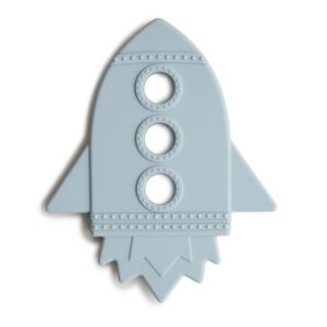 Blauwe siliconen bijtfiguur in de vorm van een raket
