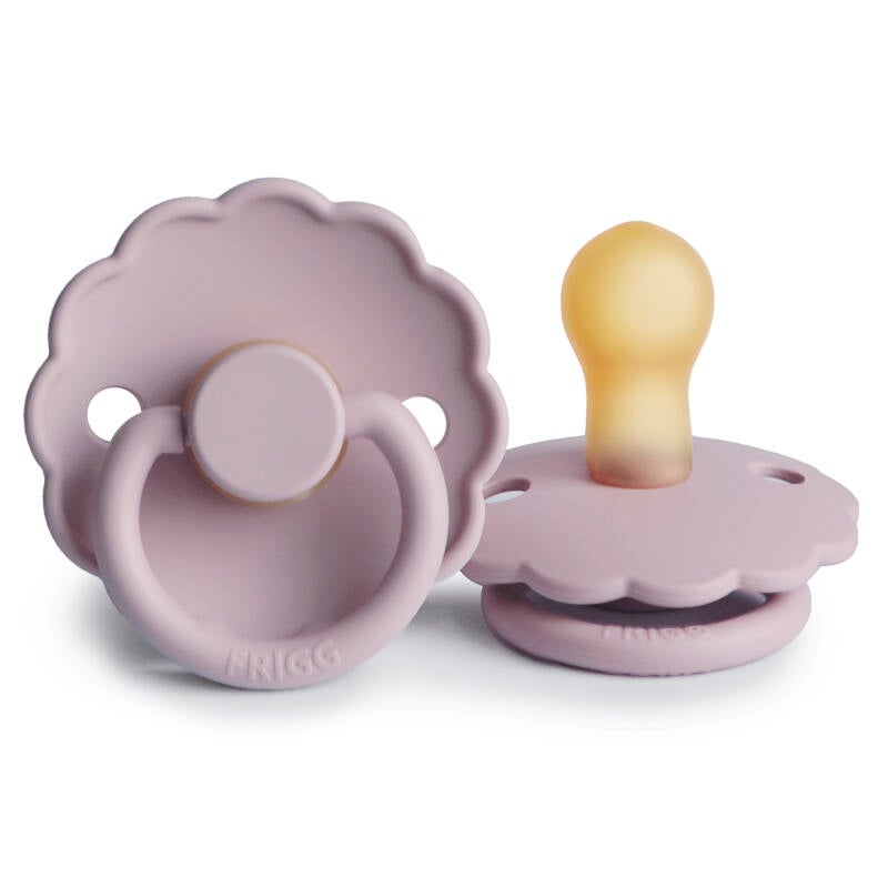 FRIGG Daisy fopspeen in Soft Lilac – voor- en achteraanzicht met natuurrubberen speen
