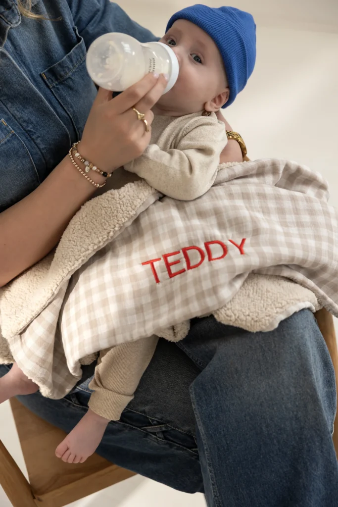 Teddy wiegdekens als kraamcadeau met naam