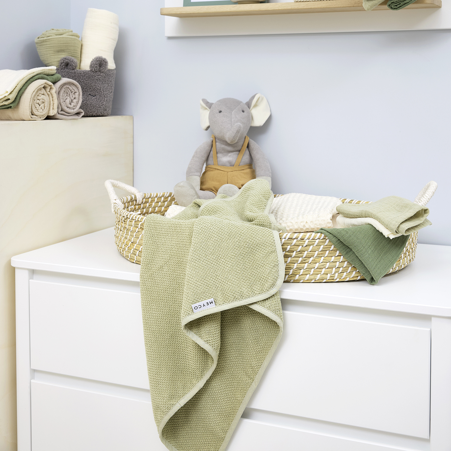 Badcape popcorn Soft Olive van Atelier Mellow